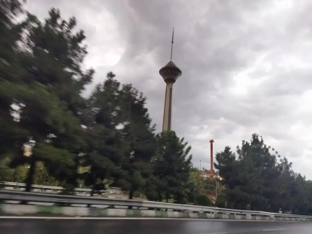 کاهش غافلگیرکننده دما در تهران/ آسمان پایتخت ابری می‌شود